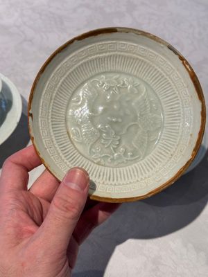 A pair of Chinese qingbai 'crane' plates and a tea bowl with stand, Song/Yuan — photo 2