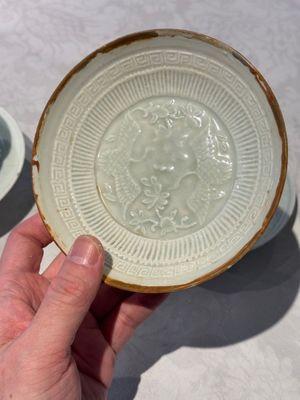 A pair of Chinese qingbai 'crane' plates and a tea bowl with stand, Song/Yuan — photo 3