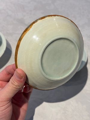 A pair of Chinese qingbai 'crane' plates and a tea bowl with stand, Song/Yuan — photo 4