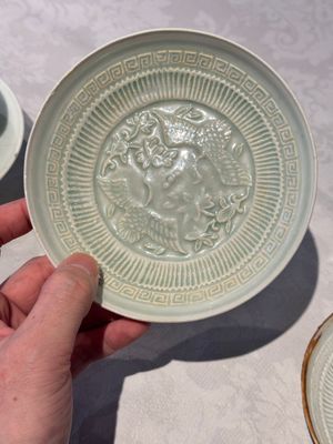 A pair of Chinese qingbai 'crane' plates and a tea bowl with stand, Song/Yuan — photo 7