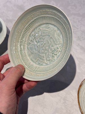 A pair of Chinese qingbai 'crane' plates and a tea bowl with stand, Song/Yuan — photo 8