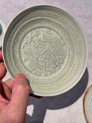 A pair of Chinese qingbai 'crane' plates and a tea bowl with stand, Song/Yuan — photo 9