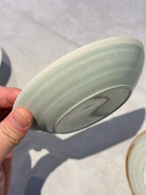 A pair of Chinese qingbai 'crane' plates and a tea bowl with stand, Song/Yuan — photo 10