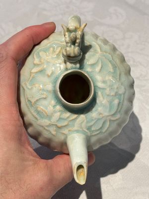 A pair of Chinese qingbai ewers and covers with dragon-form handles, Song/Yuan — 照片 12