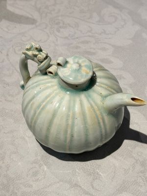 A pair of Chinese qingbai ewers and covers with dragon-form handles, Song/Yuan — 照片 13