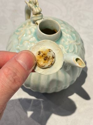 A pair of Chinese qingbai ewers and covers with dragon-form handles, Song/Yuan — 照片 5