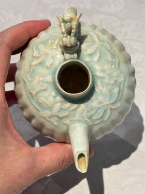 A pair of Chinese qingbai ewers and covers with dragon-form handles, Song/Yuan — 照片 6