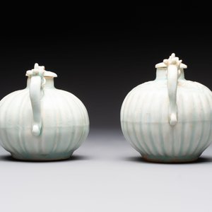 A pair of Chinese qingbai ewers and covers with dragon-form handles, Song/Yuan — 照片 5
