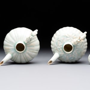 A pair of Chinese qingbai ewers and covers with dragon-form handles, Song/Yuan — 照片 6
