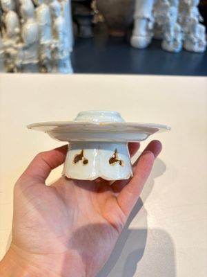 A pair of Chinese qingbai vases and a cup on a stand, 20th C. — 照片 15