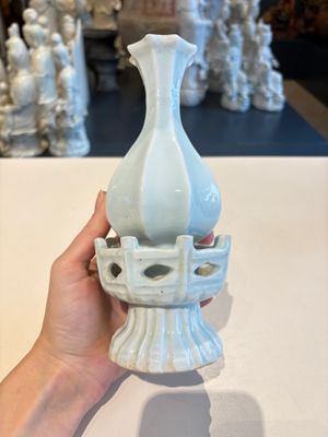 A pair of Chinese qingbai vases and a cup on a stand, 20th C. — 照片 9