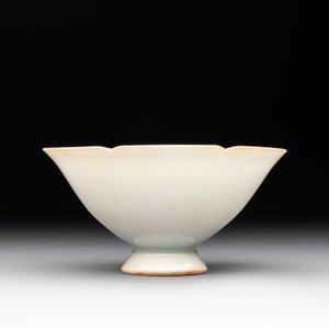 A pair of Chinese qingbai vases and a cup on a stand, 20th C. — foto 8