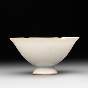 A pair of Chinese qingbai vases and a cup on a stand, 20th C. — foto 9