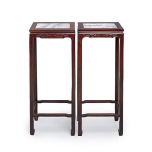 A pair of Chinese rectangular hongmu stands with marble top, Canton, 20th C. — 照片 1