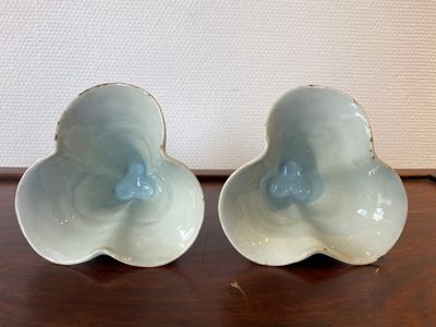 A pair of Chinese reticulated and double-walled blue and white Ming-style beakers with lotus scrolls, Qianlong — photo 4