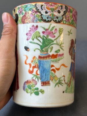 A pair of Chinese reticulated Canton famille rose brush pots, 19th C. — photo 18