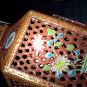 A pair of Chinese reticulated double-walled hexagonal famille rose vases, Yongzheng — photo 22