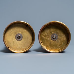 A pair of Chinese reticulated famille rose hat stands mounted as lamps, 19th C. — photo 7