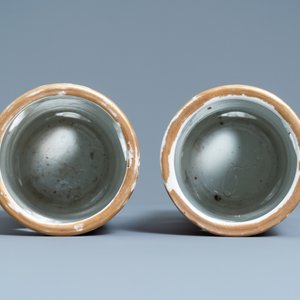 A pair of Chinese reticulated iron-red and gilded hat stands, Tongzhi mark, 19th C. — 照片 5