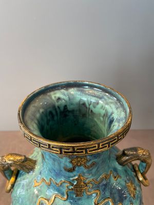 A pair of Chinese robin's egg and faux bronze-glazed 'hu' vases, Qianlong mark, 19th C. — foto 11