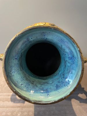 A pair of Chinese robin's egg and faux bronze-glazed 'hu' vases, Qianlong mark, 19th C. — foto 28