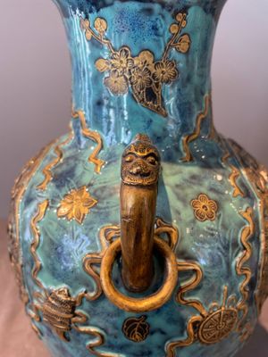 A pair of Chinese robin's egg and faux bronze-glazed 'hu' vases, Qianlong mark, 19th C. — foto 4