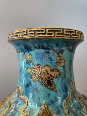 A pair of Chinese robin's egg and faux bronze-glazed 'hu' vases, Qianlong mark, 19th C. — foto 5