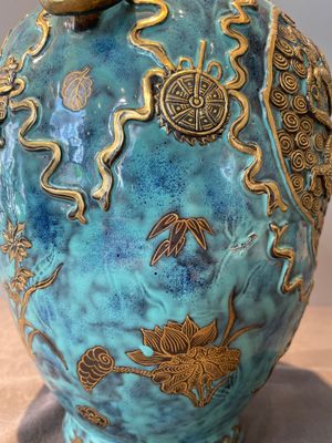 A pair of Chinese robin's egg and faux bronze-glazed 'hu' vases, Qianlong mark, 19th C. — foto 6