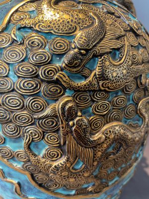 A pair of Chinese robin's egg and faux bronze-glazed 'hu' vases, Qianlong mark, 19th C. — foto 8