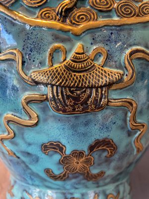 A pair of Chinese robin's egg and faux bronze-glazed 'hu' vases, Qianlong mark, 19th C. — foto 9