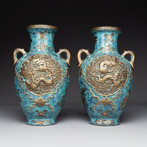 A pair of Chinese robin's egg and faux bronze-glazed 'hu' vases, Qianlong mark, 19th C. — foto 3