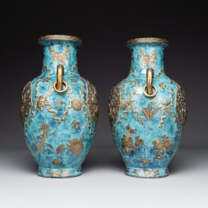 A pair of Chinese robin's egg and faux bronze-glazed 'hu' vases, Qianlong mark, 19th C. — foto 4