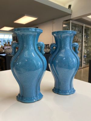 A pair of Chinese robin's-egg-glazed vases, 18/19th C. — 照片 1