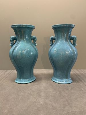 A pair of Chinese robin's egg-glazed vases with 'elephant' handles, 19th C. — photo 1