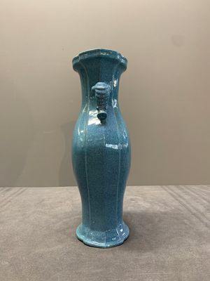 A pair of Chinese robin's egg-glazed vases with 'elephant' handles, 19th C. — photo 3