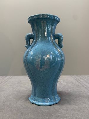 A pair of Chinese robin's egg-glazed vases with 'elephant' handles, 19th C. — photo 8