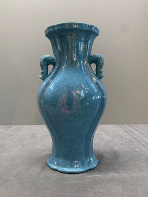 A pair of Chinese robin's egg-glazed vases with 'elephant' handles, 19th C. — photo 10