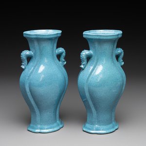 A pair of Chinese robin's egg-glazed vases with 'elephant' handles, 19th C. — photo 1