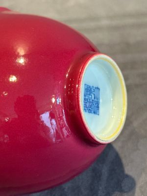 A pair of Chinese ruby-glazed bowls, Qianlong mark, 19/20th C. — photo 18