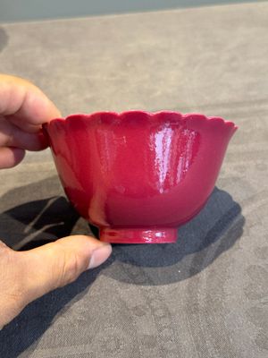 A pair of Chinese ruby-glazed bowls, Qianlong mark, 19/20th C. — photo 3