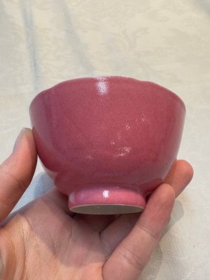 A pair of Chinese ruby-pink-glazed cups with floral anhua design, 18/19th C. — photo 7