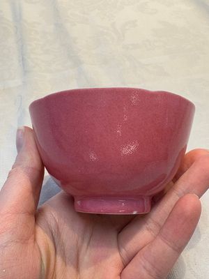 A pair of Chinese ruby-pink-glazed cups with floral anhua design, 18/19th C. — photo 9
