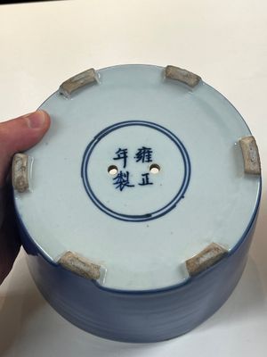 A pair of Chinese sacrificial blue-glazed jardinières, Yongzheng mark, 19th C. — photo 11