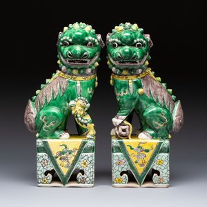 A pair of Chinese sancai-glazed Buddhist lions, 19/20th C. — foto 1