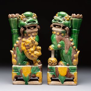 A pair of Chinese sancai-glazed Buddhist lions, 19th C. — photo 2