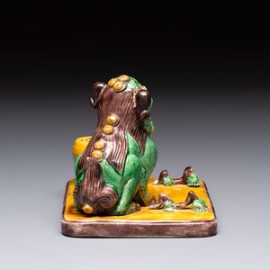 A pair of Chinese sancai-glazed Buddhist lions and an inkwell, 19th C. — photo 12