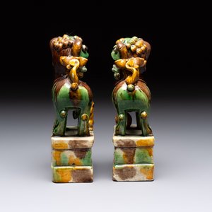 A pair of Chinese sancai-glazed Buddhist lions and an inkwell, 19th C. — photo 5