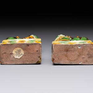 A pair of Chinese sancai-glazed Buddhist lions and an inkwell, 19th C. — photo 8