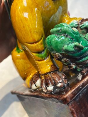A pair of Chinese sancai-glazed Buddhist lions, Kangxi mark, 19th C. — photo 26