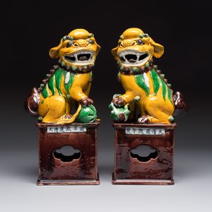 A pair of Chinese sancai-glazed Buddhist lions, Kangxi mark, 19th C. — photo 2